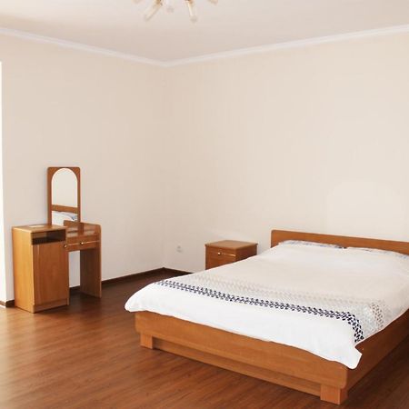 Центр Міста Однокімнатна Новобудова Appartement Loetsk Buitenkant foto