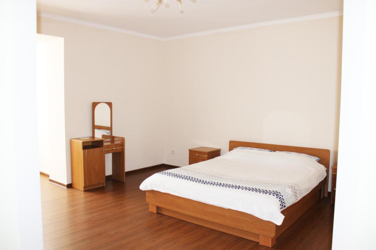 Центр Міста Однокімнатна Новобудова Appartement Loetsk Buitenkant foto